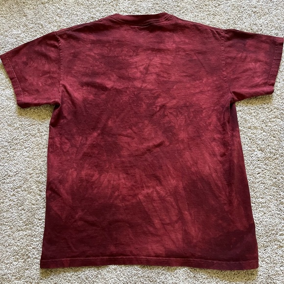 Vintage The Mountain Leather Tag Graphic Wolf T-shirt Red Tie Dye Size Medium - Picture 7 of 7